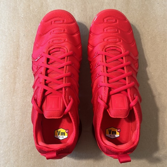 ✨SOLD✨Nike Men's Air VaporMax Plus Triple Red Shoes - Picture 6 of 8